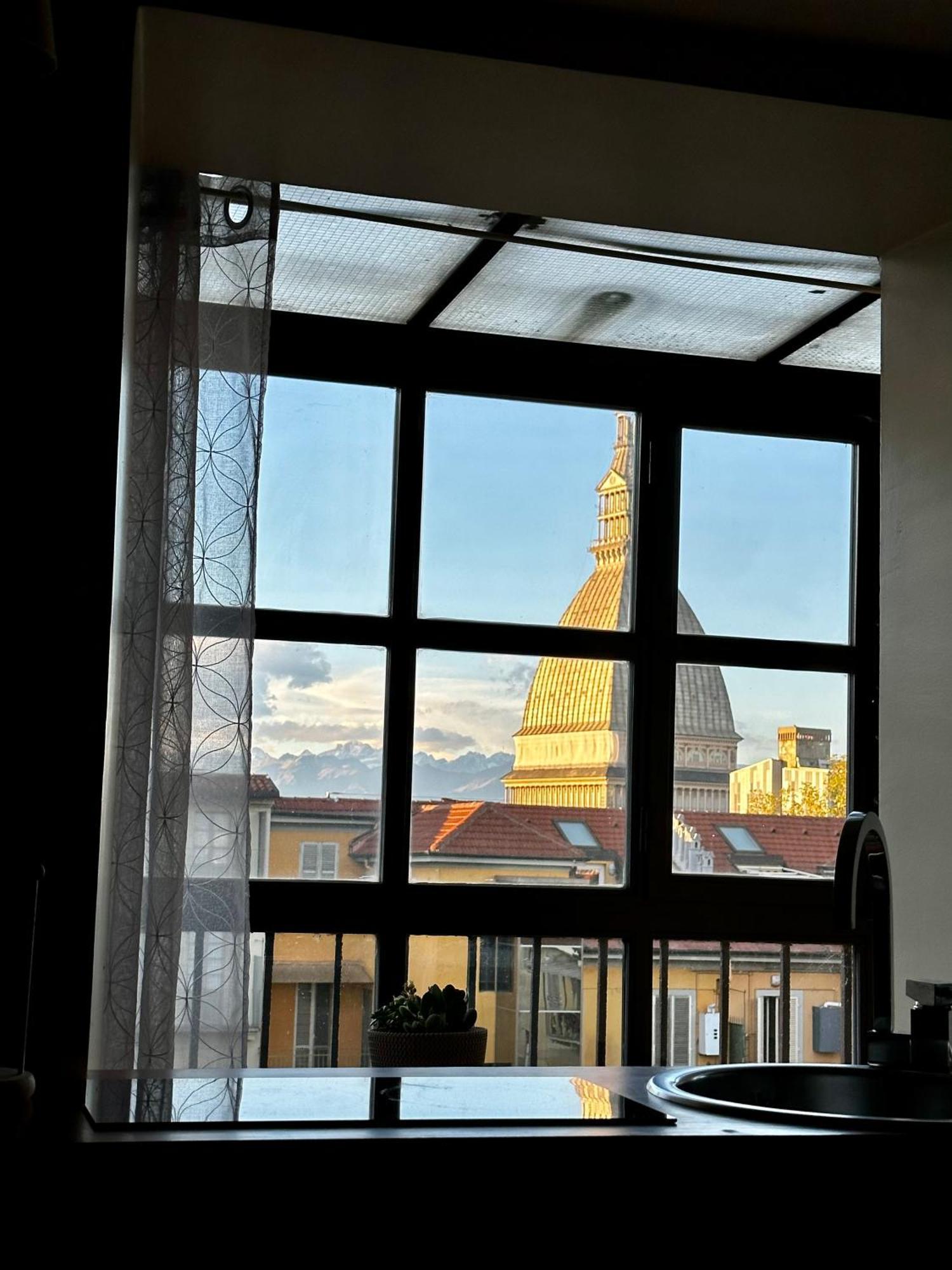 Le Finestre Sulla Mole Appartement Turijn Buitenkant foto